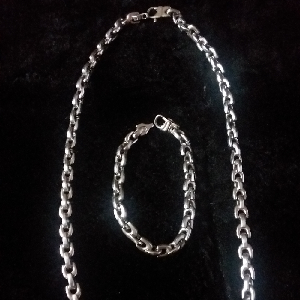 Jewelry Necklace / bracelet